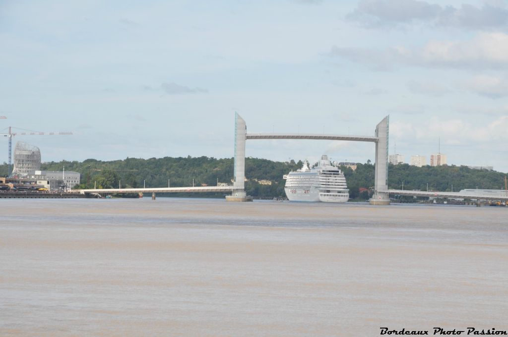 Ce n'est qu'un au revoir, car ce paquebot est très fidèle au port de Bordeaux.