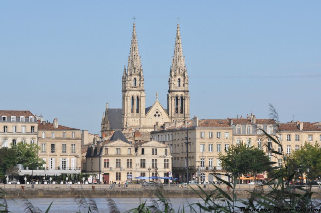 L'église Saint-Louis des Chartons en a vu passer des paquebots depuis sa construction en 1880 !