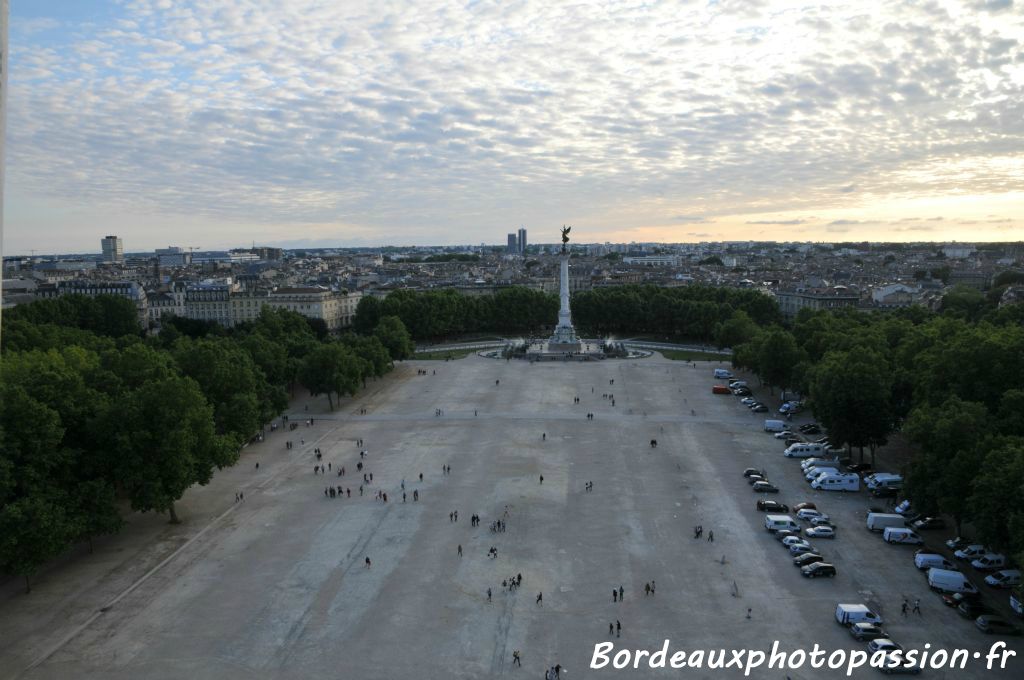 La place des Quinconces paraît encore plus immense vue de là-haut.