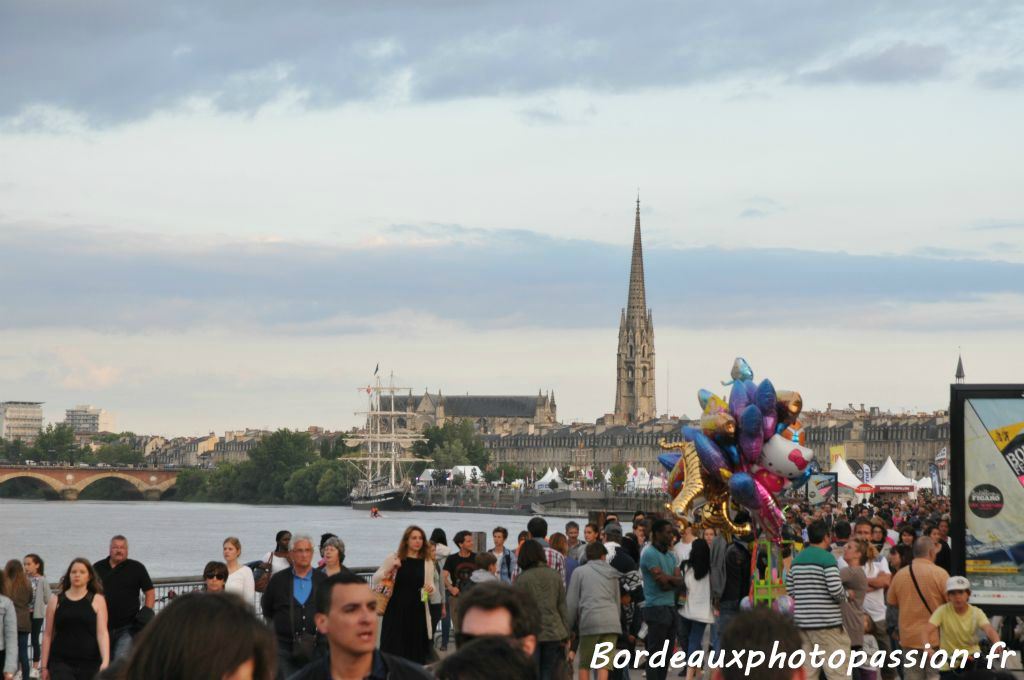 La fête du fleuve, le samedi soir, les bateaux de la Solitaire sont partis.