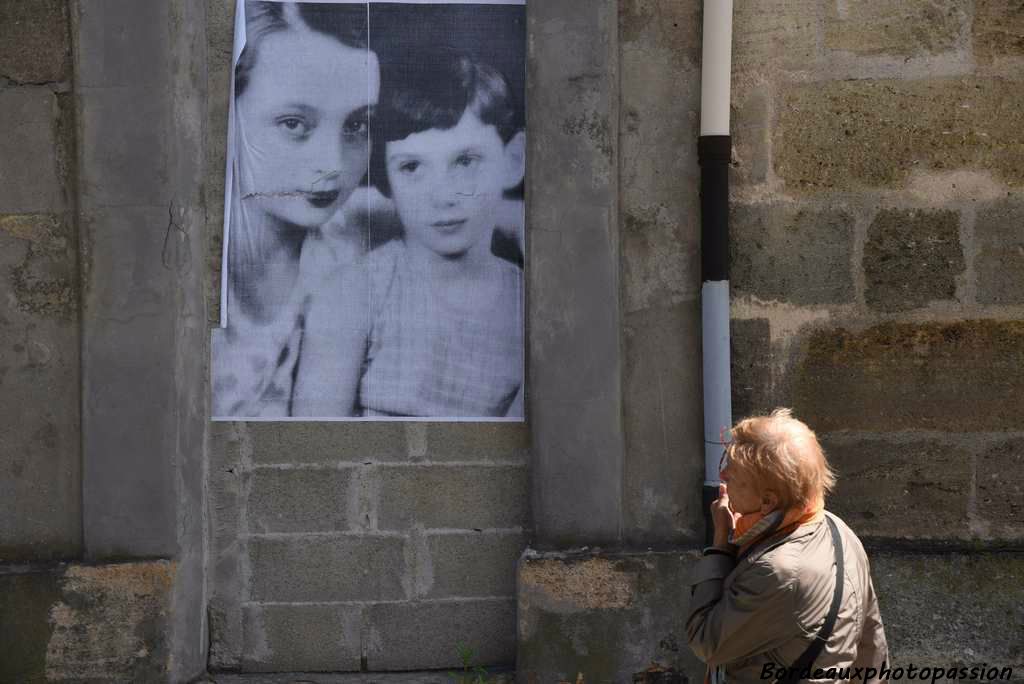 Une histoire écrite à l'aide de photocollages, de dessins et de peintures sur des murs de bâtiments voués à la démolition.