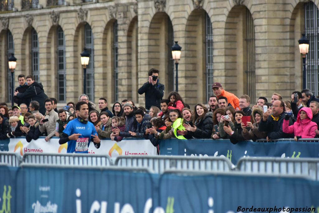 Il s'appelle David Gosse et il va remporter ce 2e semi-marathon de Bordeaux-Métropole.