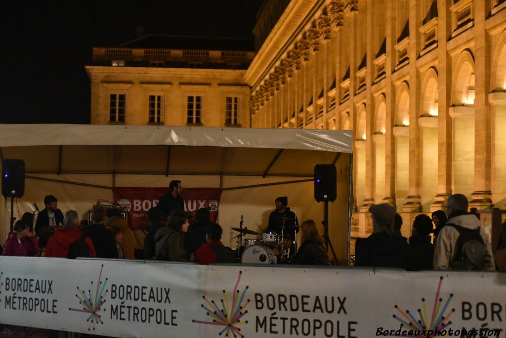 Orchestre pour l'ambiance près du Grand-Théâtre... mais ce n'est pas l'ONBA !