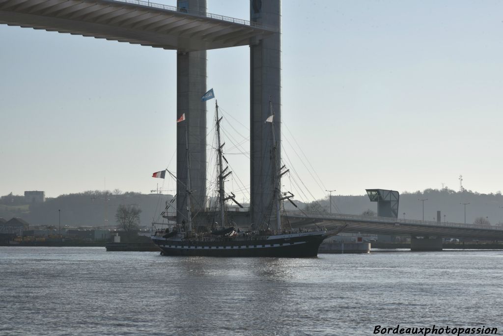 Le navire nantais arrive du port de La Pallice à La Rochelle où un passage en cale sèche a permis d'entretenir la coque et les hélices.