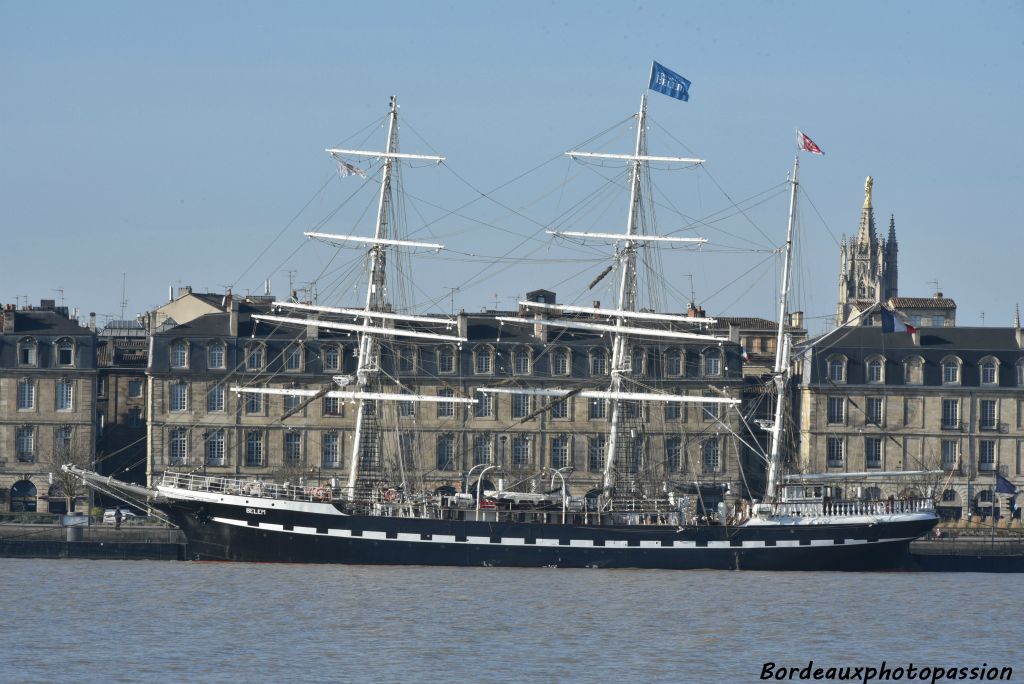 Le navire restera à quai jusqu'au 10 avril.