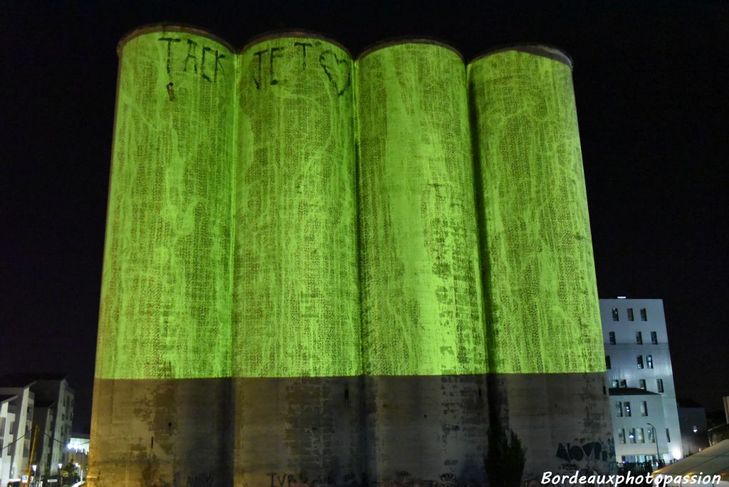 Garumna, ancien nom en latin de la Garonne qui coule ici sur les silos.