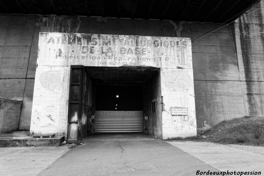  De janvier à août 1944, se dérouleront plus de 13 raids anglo-américains sur la base sous-marine et l'aéroport de Mérignac, mais sans grand succès.