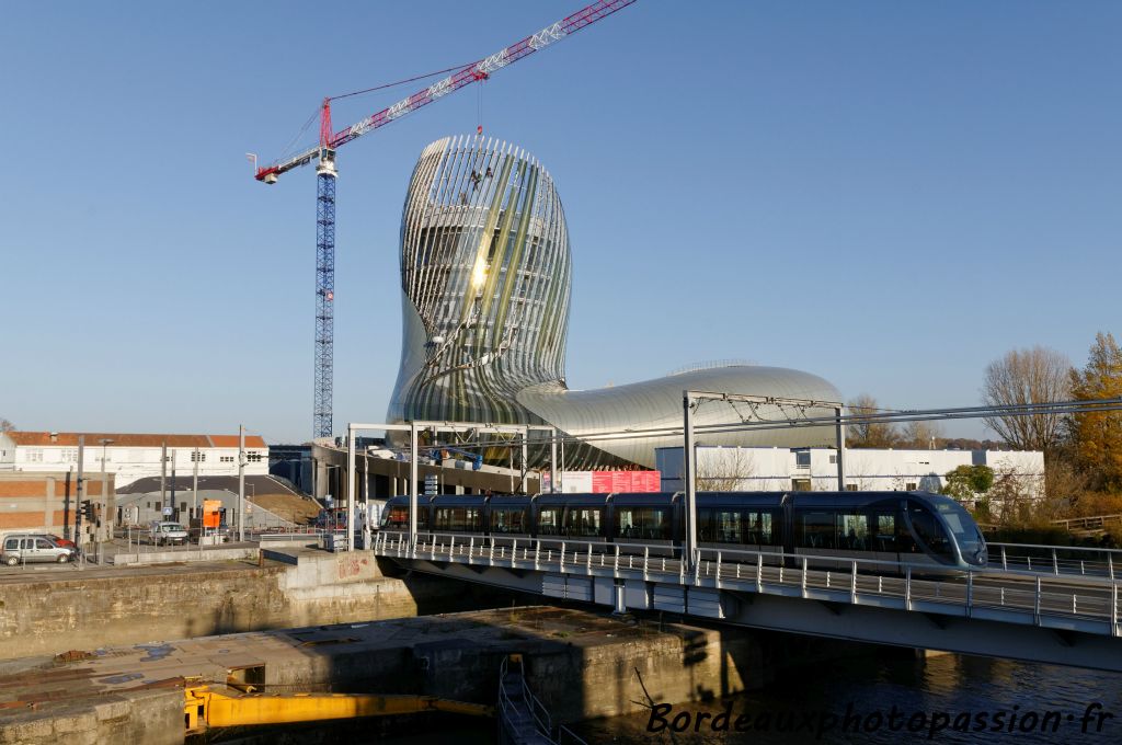 Le projet est financé par la ville de Bordeaux, l'Europe, Bordeaux Métropole (ex-CUB), le CIVB, le Conseil régional, Conseil départemental, l'État, la CCIB et des mécènes privés.