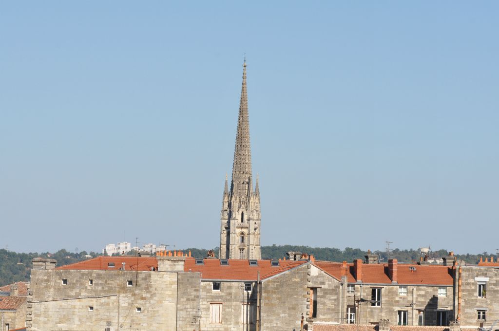 Mais c'est bien la flèche Saint-Michel qui est la plus haute et la plus élégante.