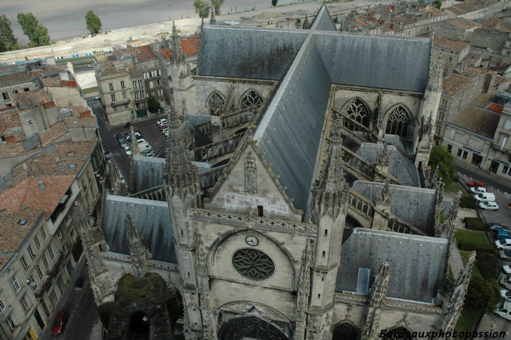 Les murs du chœur sont achevés vers 1470, les extrémités du transept au début du XVIe siècle.