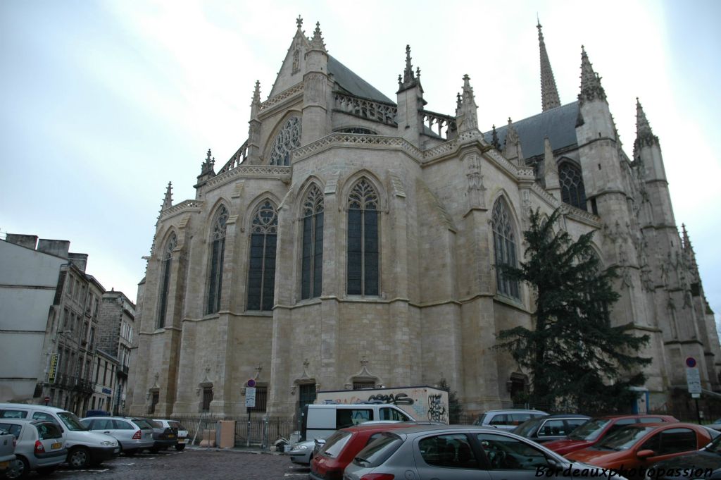 Le 15 février 1693, les voûtes du chœur, du transept et de l’un des bas-côtés s’effondrent. Leur reconstruction est lancée au début du siècle suivant. On a utilisé le laser pour restaurer plus récemment cette partie de la basilique.