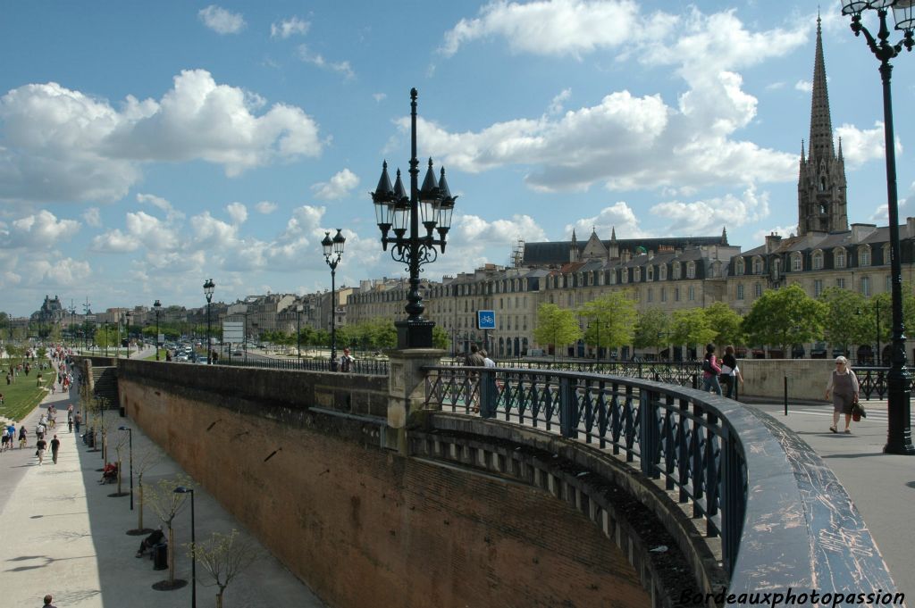 Maintenant, ils vont pouvoir poser leur regard sur les jardins aménagés quai de la Grave et quai Sainte-Croix dans le quartier Saint Michel.