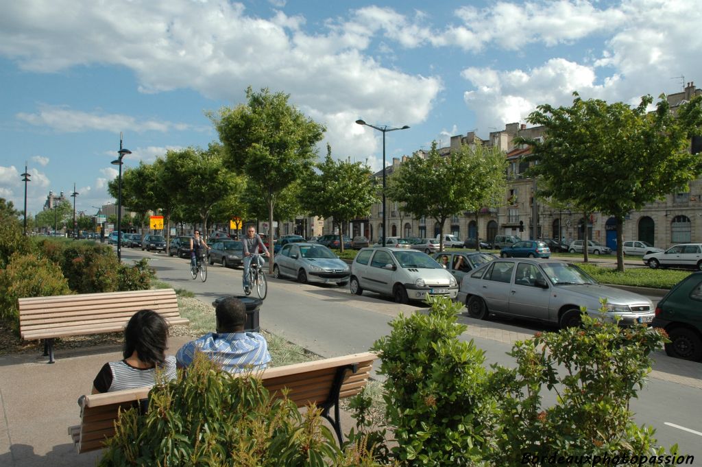 Pour venir sur les berges de Saint-Michel tous les moyens de transports sont permis mais il vaut mieux éviter la voiture. Le tramway est  toujours là, tout proche, entre la façade et le parc des sports.