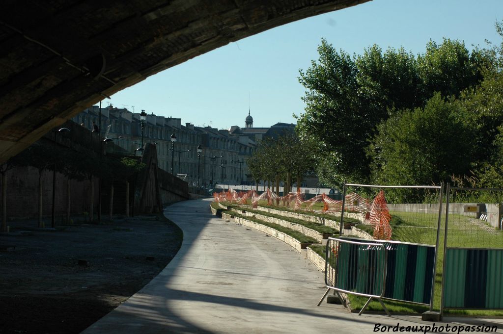 Mais du côté du pont de pierre, les travaux sont bien avancés.