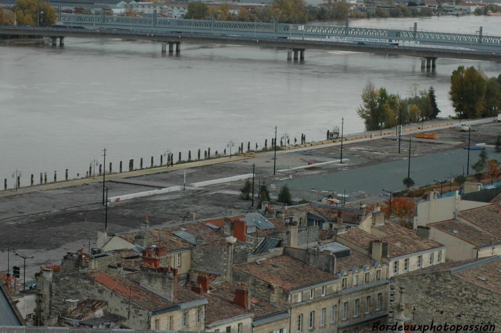 L'amènagement du quai des berges de Saint-Michel est à peine commencé.