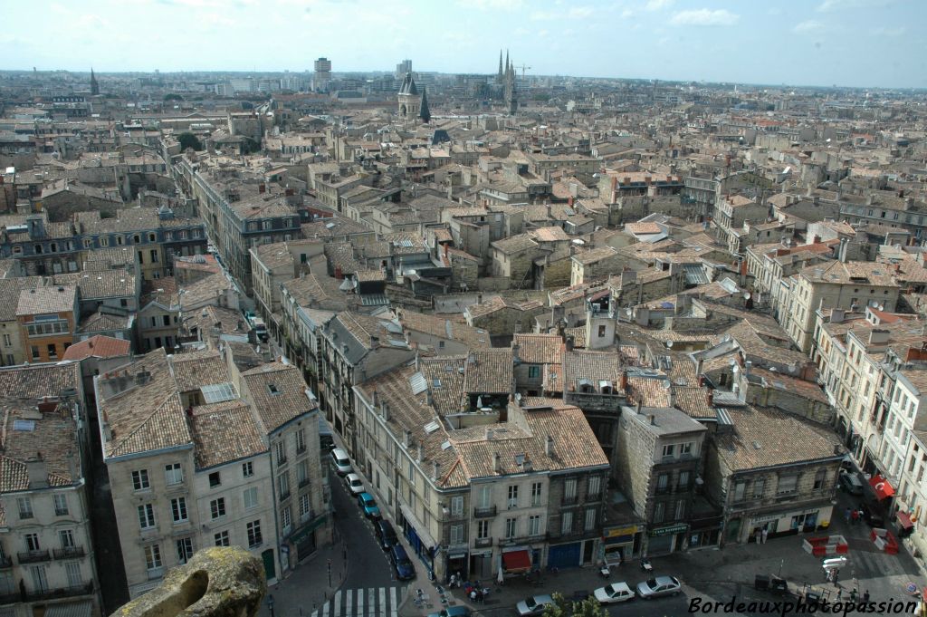 Plus de doute, Bordeaux avec ses toits en tuiles est une ville du sud.