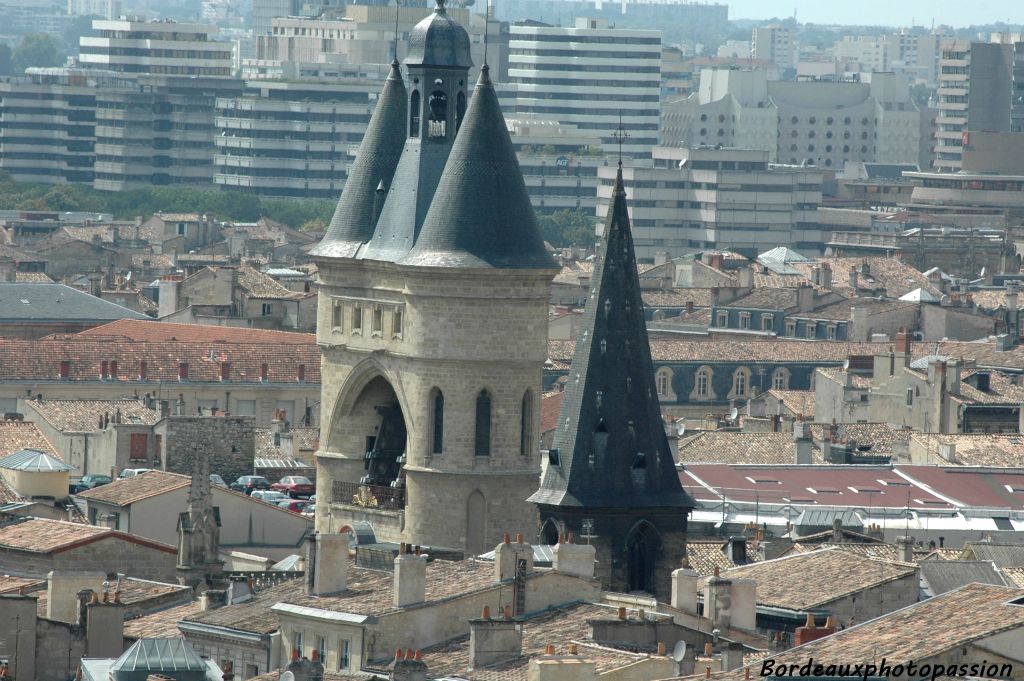 La Grosse-Cloche et le clocher de l'église Saint-Éloi.