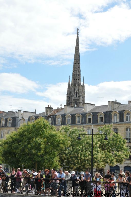 La caravane est déjà passée sur les quais près de Saint Michel.