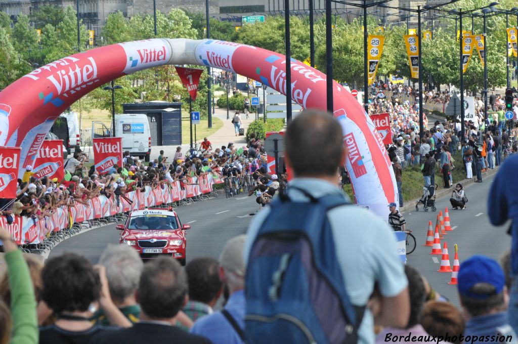 Les coureurs sont groupés ce qui signifie qu'il y aura un sprint comme d'habitude à l'arrivée à Bordeaux.