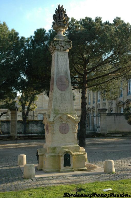 Bien des années après la fin des travaux, une association remua ciel et terre pour que l'ancienne fontaine retrouve une place dans ce quartier.