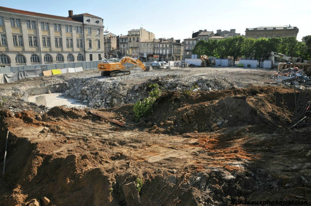 Avec la construction de la nouvelle cité municipale, la fontaine a été déplacée.