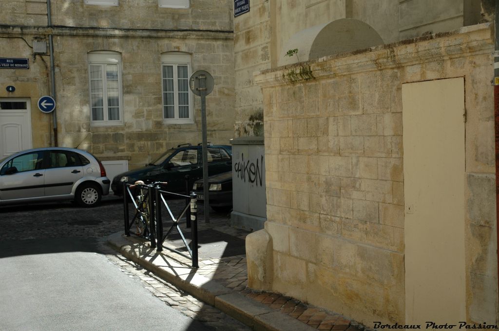 Au milieu du XIXe siècle, c'est la fontaine place Charles Gruet toute proche qui reçoit ses eaux. Cette fontaine, place Charles Gruet, sera appelée aussi fontaine d'Audège à partir de 1928.