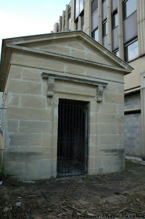 Son nom vient des figuiers (higuèir en gascon quid evint higereau). En 1624 les jurats firent amener l'eau de cette fontaine au cours du Chapeau Rouge et à la place Saint-Projet