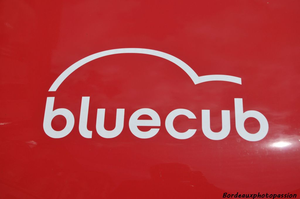 Bluecub voit rouge ou bien Bluecub est-elle dans le rouge ?