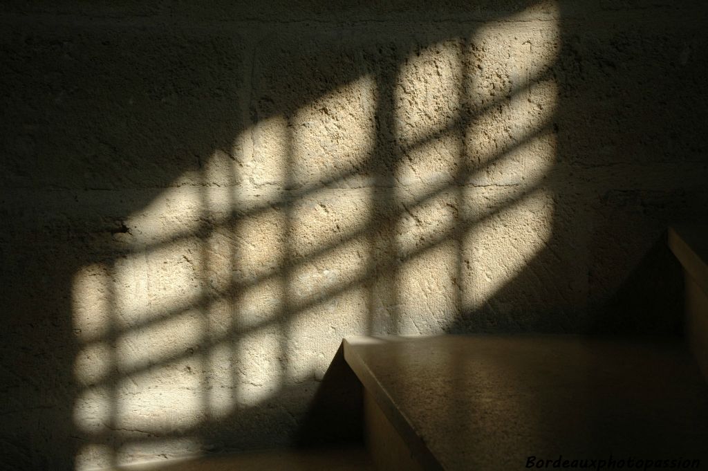 Barreaux de l'ancienne prison du fort du Hâ.