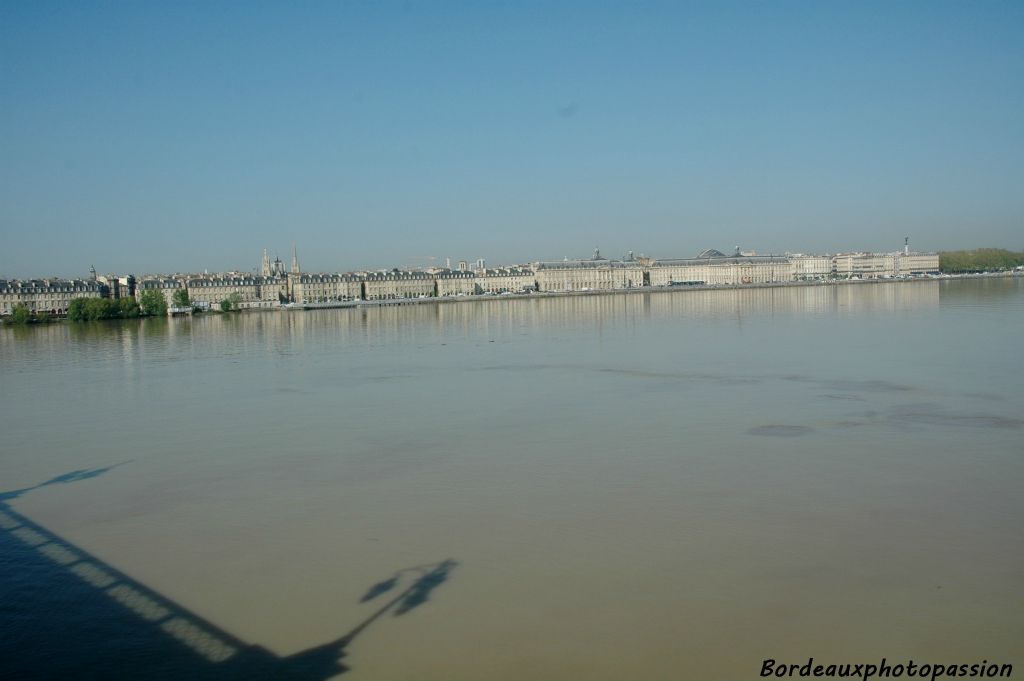 La Garonne, un immense miroir.