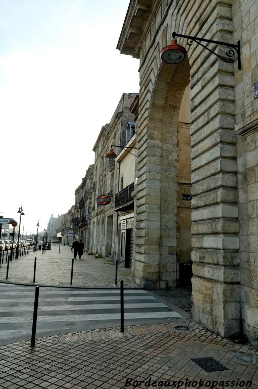 De ce côté c'est plutôt le conservatoire de musique Jacques Thibaud dans le quartier Sainte-Croix et la gare Saint-Jean. 