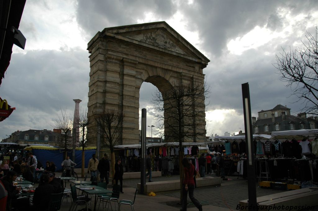 Bordeaux ville commerçante depuis le Moyen Âge avec les grandes foires mais aussi les braderies.