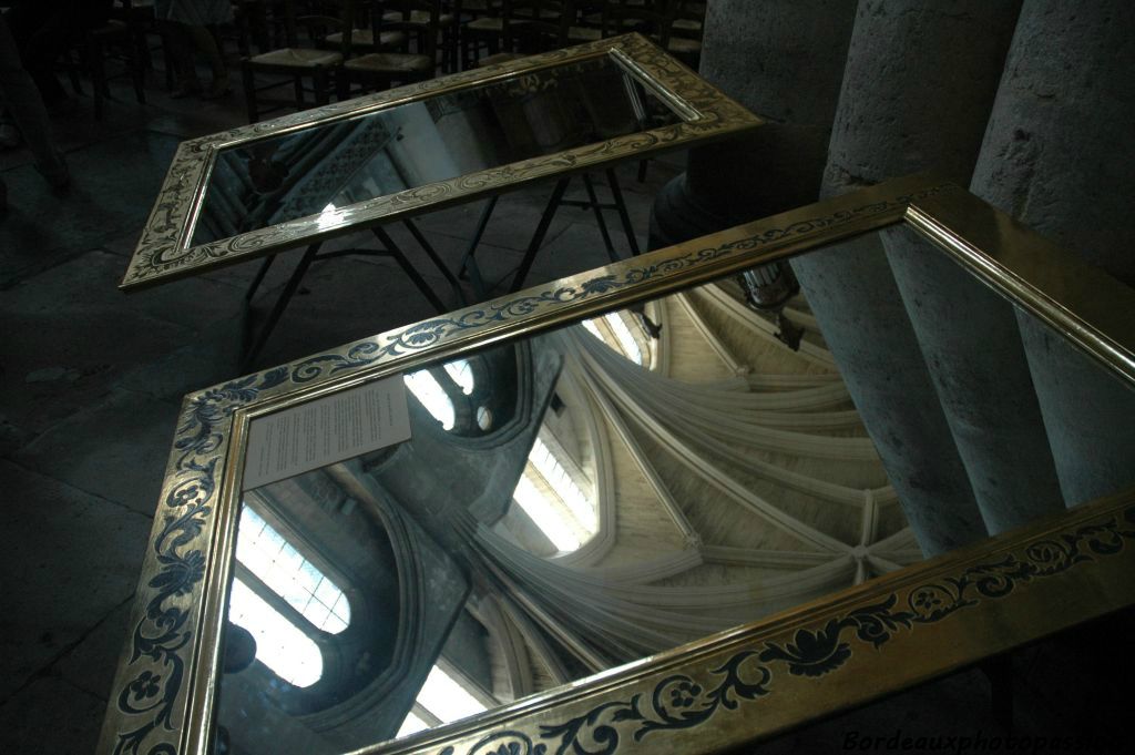 A l'occasion des journées du patrimoine, afin d'admirer les voûtes de la cathédrale Saint-André sans se tordre le cou.