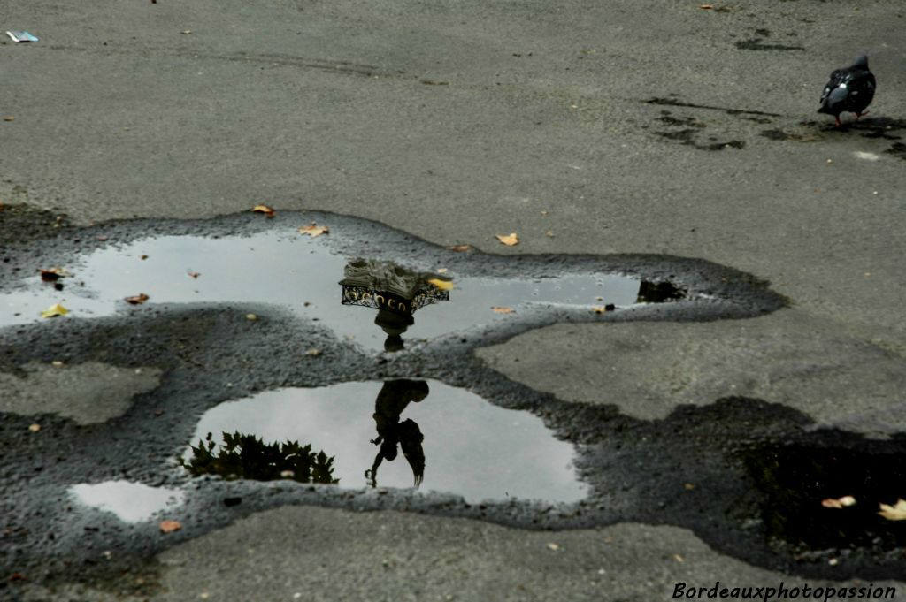 Juste un peu d'eau et vous avez à vos pieds l'immense République ailée perchée tout en haut de la colonne aux Girondins.