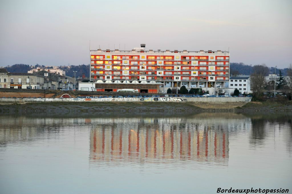 La caserne de pompiers dans le quartier de la Bastide et... dans la Garonne !