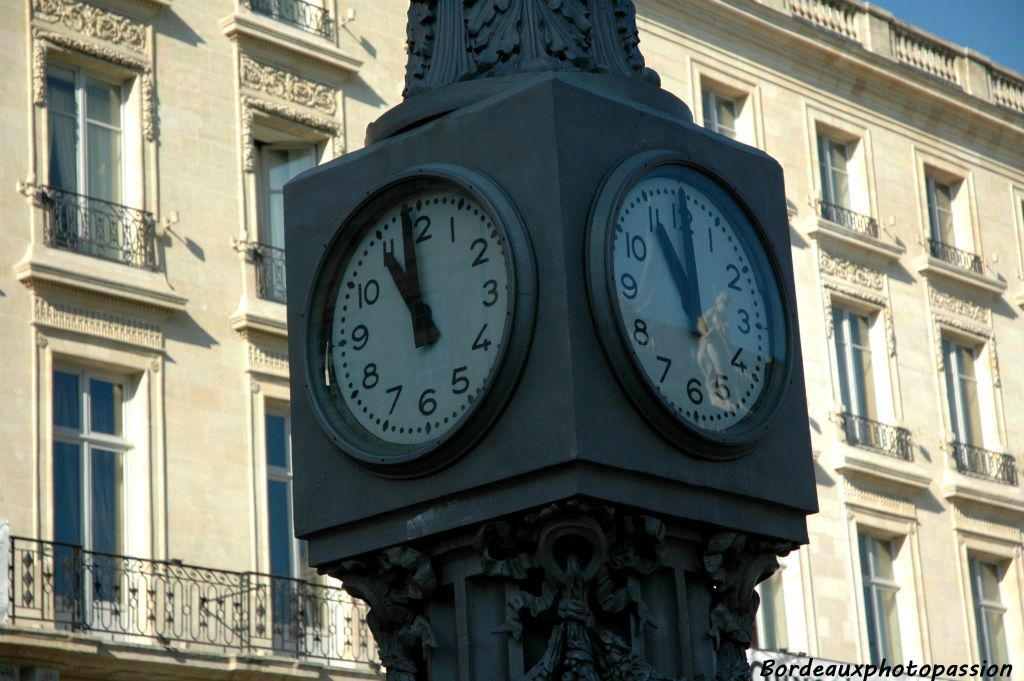 Mais que fait une muse du Grand-Théâtre dans cette horloge place de la comédie !