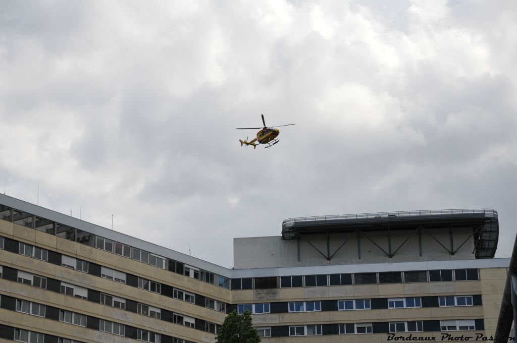 Si la majorité des patients de l'hôpital arrivent  à pied, en voiture ou en ambulance, l'héliport est souvent occupé par l'hélicoptère de la sécurité civile.