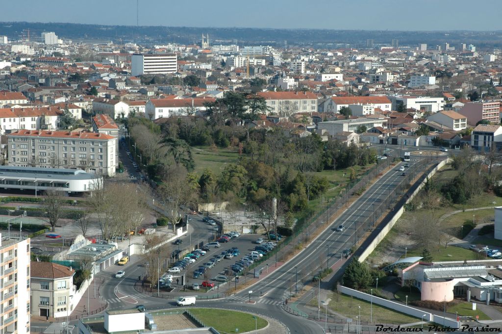 Le parc de la Béchade et son parking mais ...