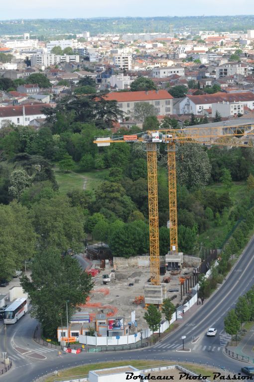 ... un immeuble va prendre la place  des voitures !