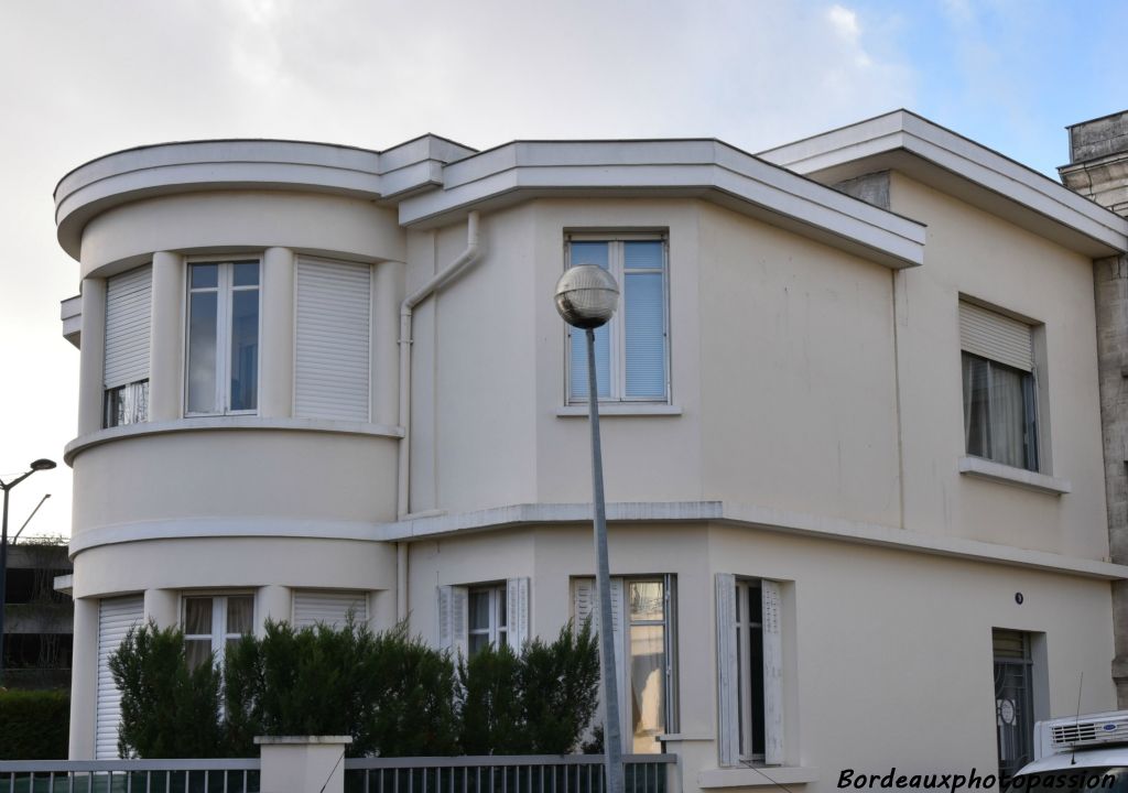 A l'origine, le balcon était ouvert. Il a été fermé plus tard formant ainsi une rotonde.