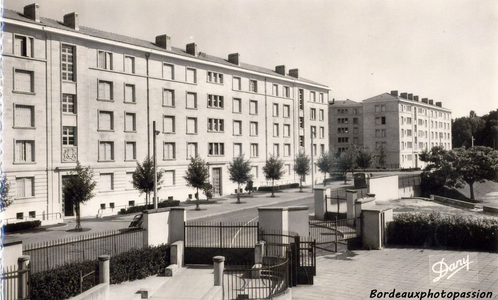 Elle a été rélalisée en 1948 par l'architecte en chef de la Ville, Paul Valette.