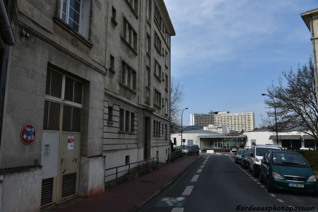 Le quatrième bâtiment est situé dans la  rue Mestrézat.