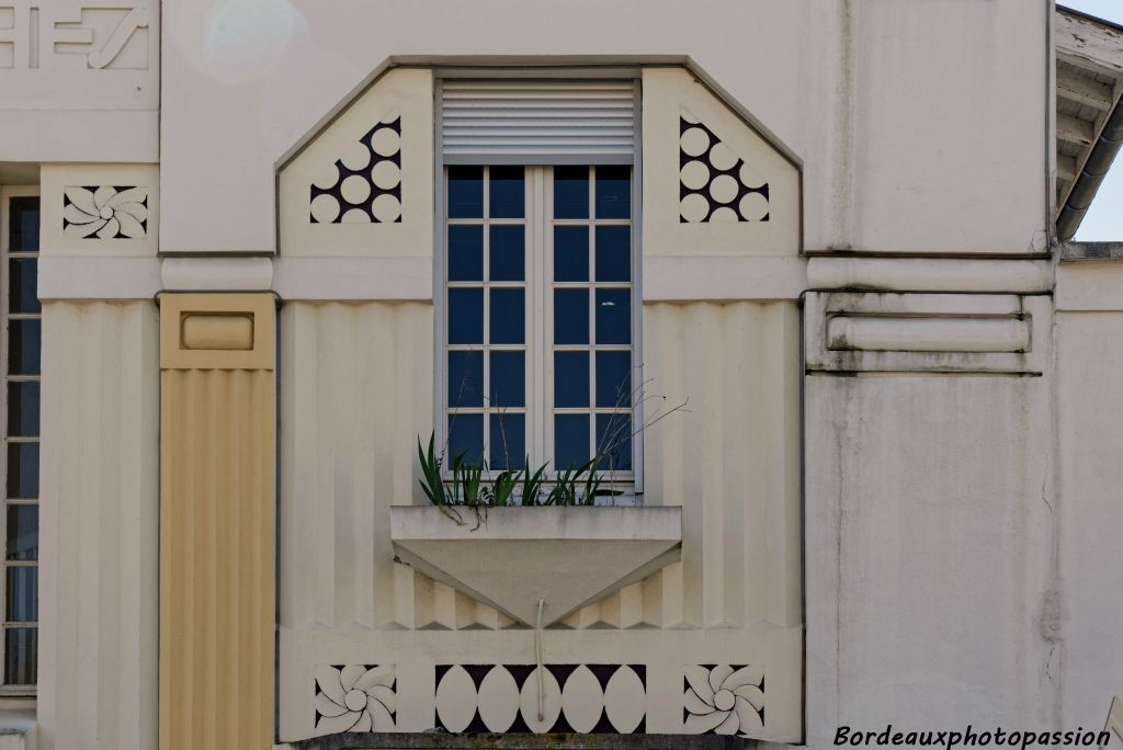 Des formes géométriques sur toute la façade.