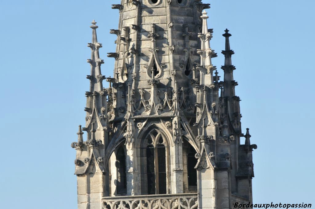 Au 4e étage, on n'a pas la même vision du clocher que le piéton bordelais.