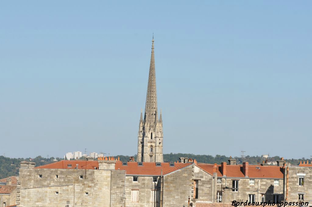 Mais c'est bien la flèche Saint-Michel qui est la plus haute et la plus élégante.