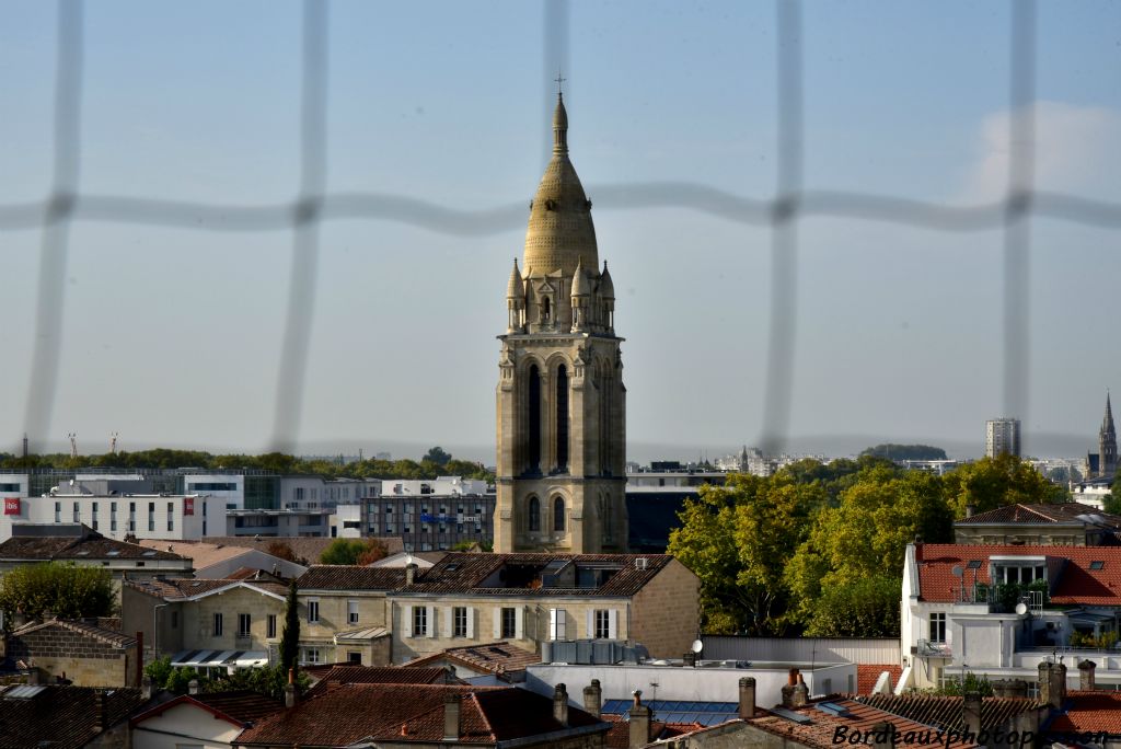 L'église de Sainte Marie de la Bastide construite  par Paul Abadie fut inaugurée en 1884 après 20 ans de travaux. À peine 2 ans pour la maison cantonale mais après de nombreuses années d'hésitations.