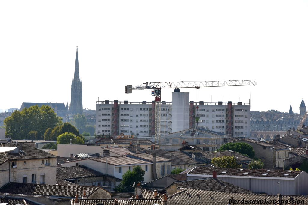 La caserne de pompiers de la Benauge toute proche sera construite en 1950-1954 par Claude Ferret.