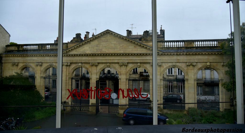 En 2012, la piscine devient piscine Judaïque Jean Boiteux en l'honneur de la mémoire du grand nageur ayant fréquenté les bassins girondins pendant 50 ans.