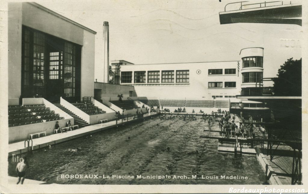 Vue générale sur le bassin d'été.