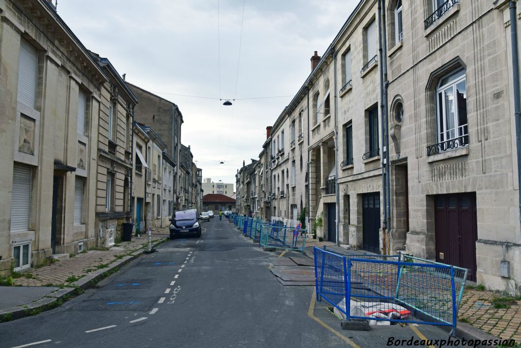 Dans la rue du commandant Charcot, la plupart des maisons sont de style Art Déco.